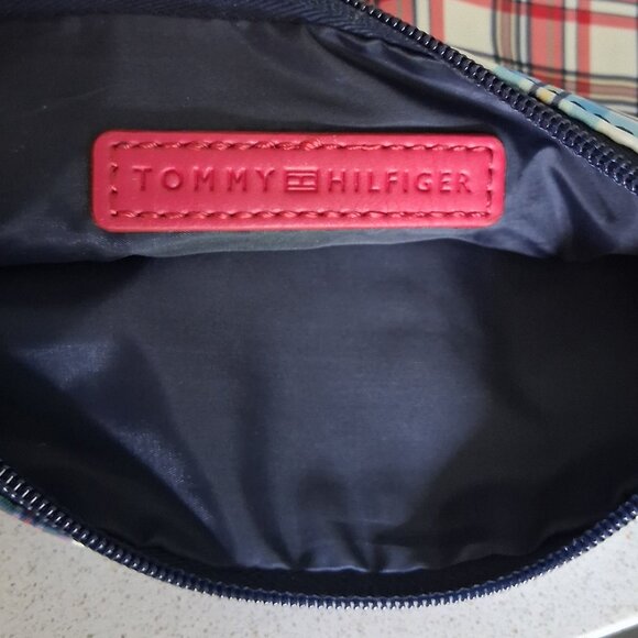 Tommy Hilfiger Plaid Wristlet Zip Case - Picture 8 of 13